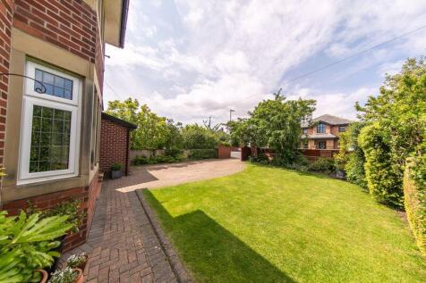 Front garden and driveway