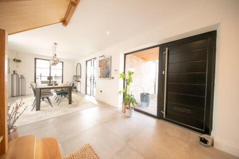 Entrance hallway &amp; dining space