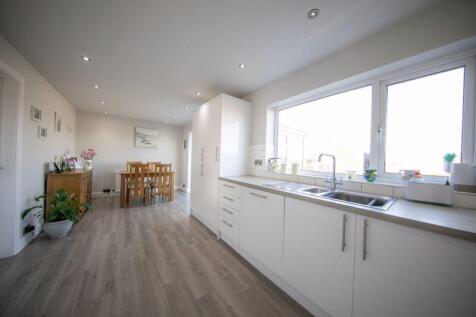 Kitchen &amp; dining room