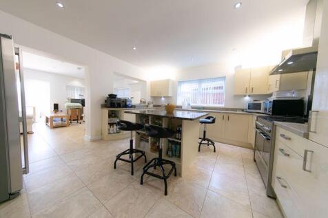 Kitchen &amp; rear lounge