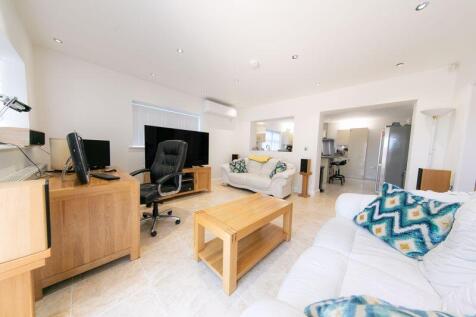 Rear lounge &amp; kitchen