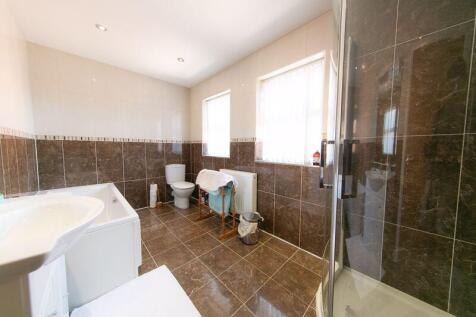 Bedroom 1 en-suite