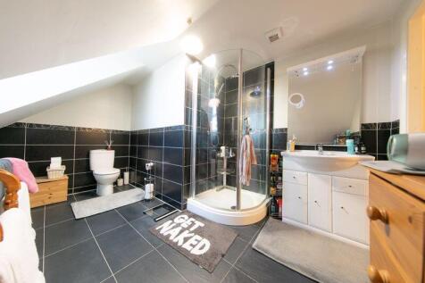 2nd floor bedroom 1 en-suite