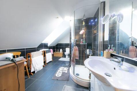 2nd floor bedroom 1 en-suite