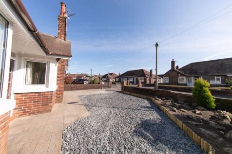 Front garden and driveway