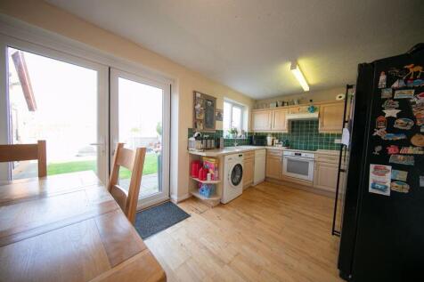 Kitchen &amp; dining room