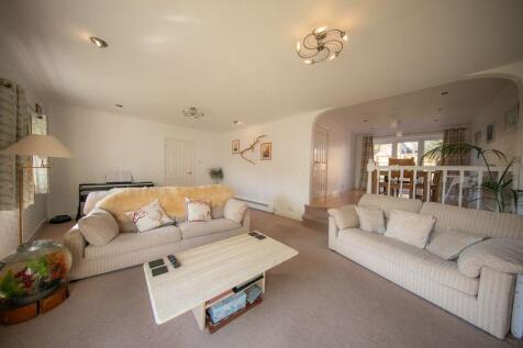 Lounge &amp; dining room