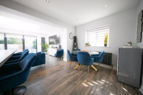 Open plan kitchen, living and dining ...