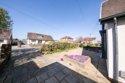 Front garden and driveway
