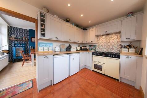 Kitchen &amp; dining room