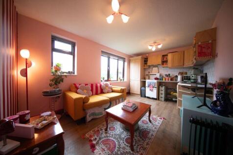 Living room &amp; kitchen
