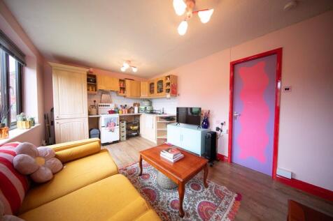 Living room &amp; kitchen