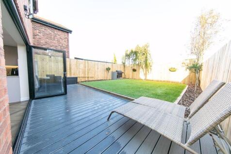 Low maintenance private garden