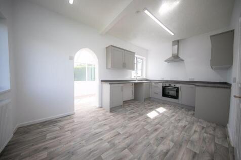 Kitchen &amp; dining room