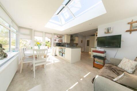 Open plan kitchen, living and dining ...