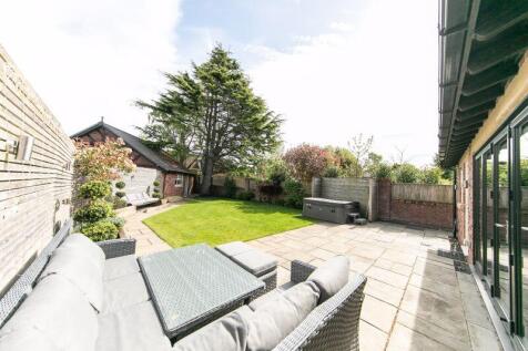 Beautifully landscaped private garden