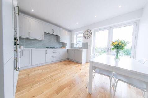 Kitchen &amp; dining room