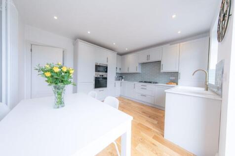 Kitchen &amp; dining room