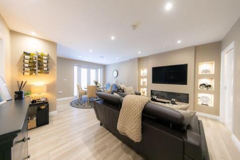 Lounge &amp; dining area