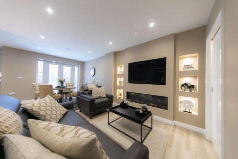 Lounge &amp; dining area