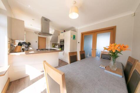Kitchen &amp; dining room
