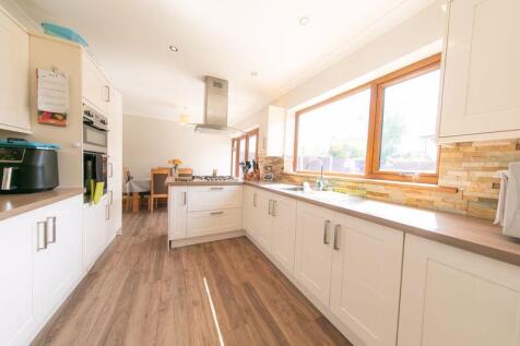 Kitchen &amp; dining room