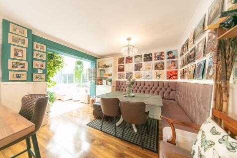 Dining room &amp; sun lounge