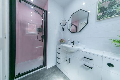 Bedroom 1 en-suite