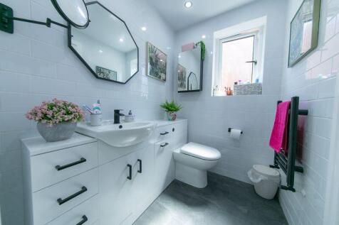 Bedroom 1 en-suite