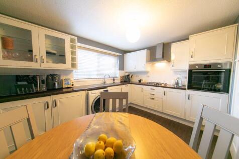 Kitchen &amp; dining room