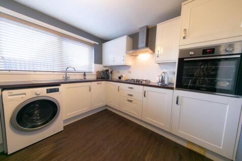 Kitchen &amp; dining room
