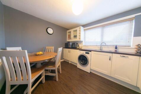 Kitchen &amp; dining room