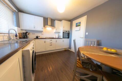 Kitchen &amp; dining room