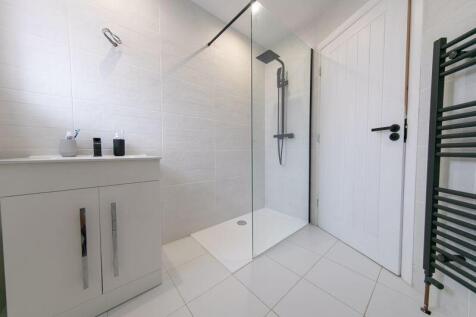 Bedroom 1 en-suite