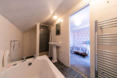 Bedroom 2 en-suite