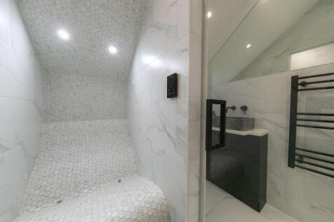 Shower &amp; steam room