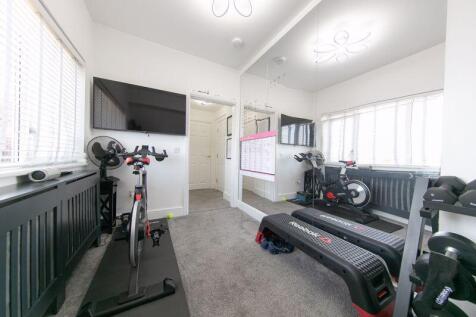 Bedroom 2/Home gymnasium