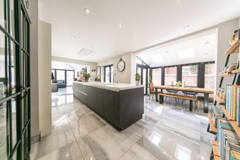 Open plan kitchen, living and dining ...
