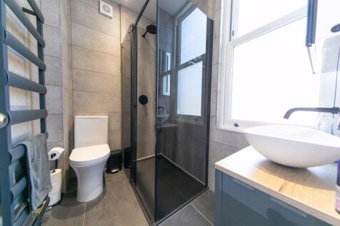 Bedroom 1 en-suite