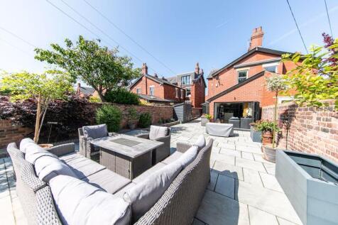 Beautifully landscaped low maintenanc...
