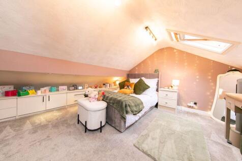 Bedroom 2 (2nd floor)