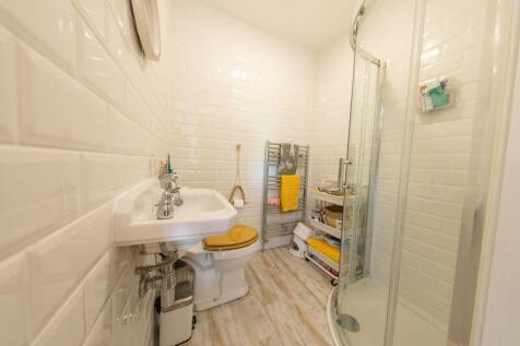 Bedroom 2 en-suite