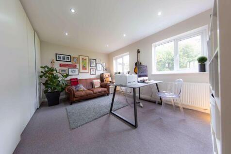 Versatile office/reception/bedroom 4