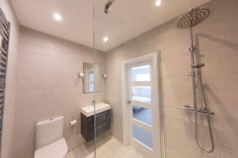 Bedroom 1 en-suite
