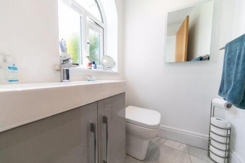 Bedroom 3 washroom