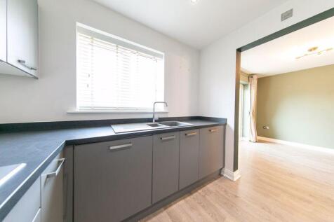 Kitchen &amp; dining area