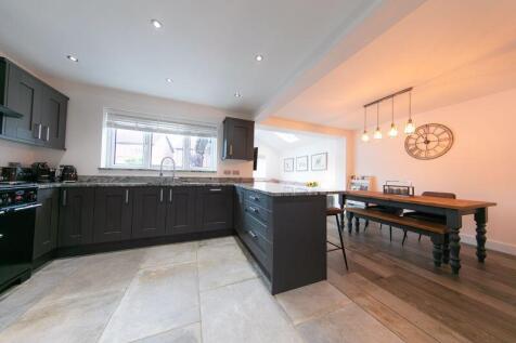 Kitchen, dining area and rear lounge