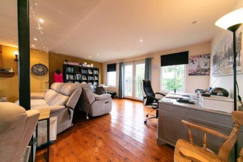 Lounge rear