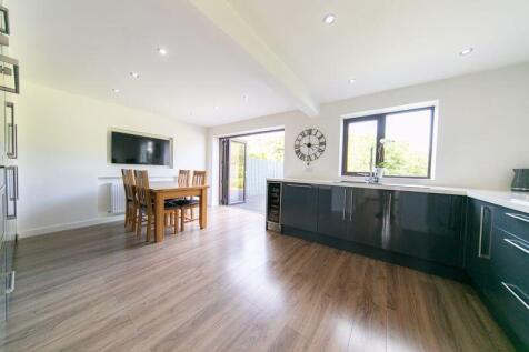 Kitchen & dining room