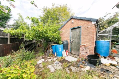 Outbuilding &amp; garden rear